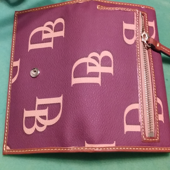 Purses - Picture 6 of 9